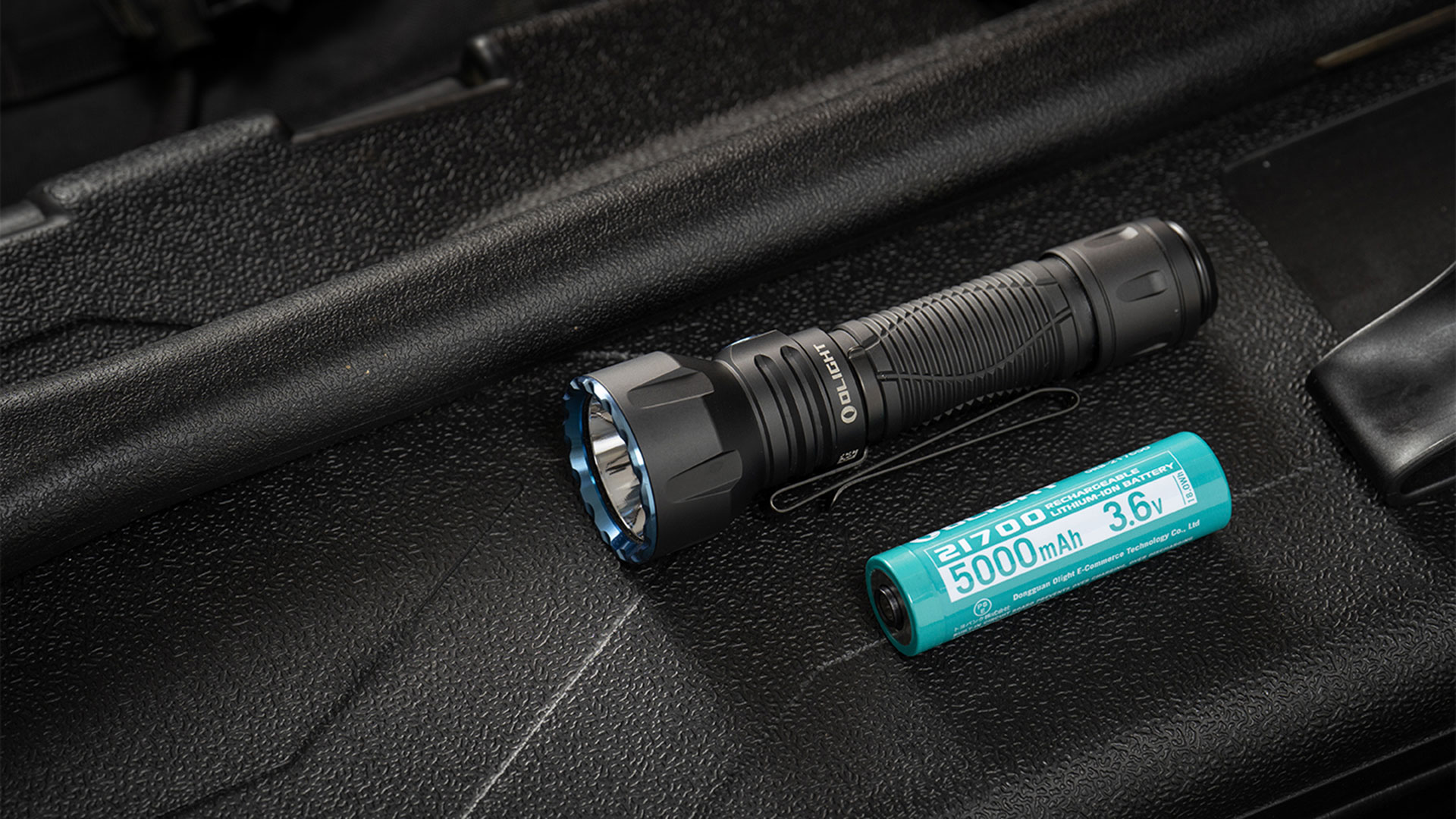 lampe tactique olight Javelot avec batterie rechargeable 5000mAh