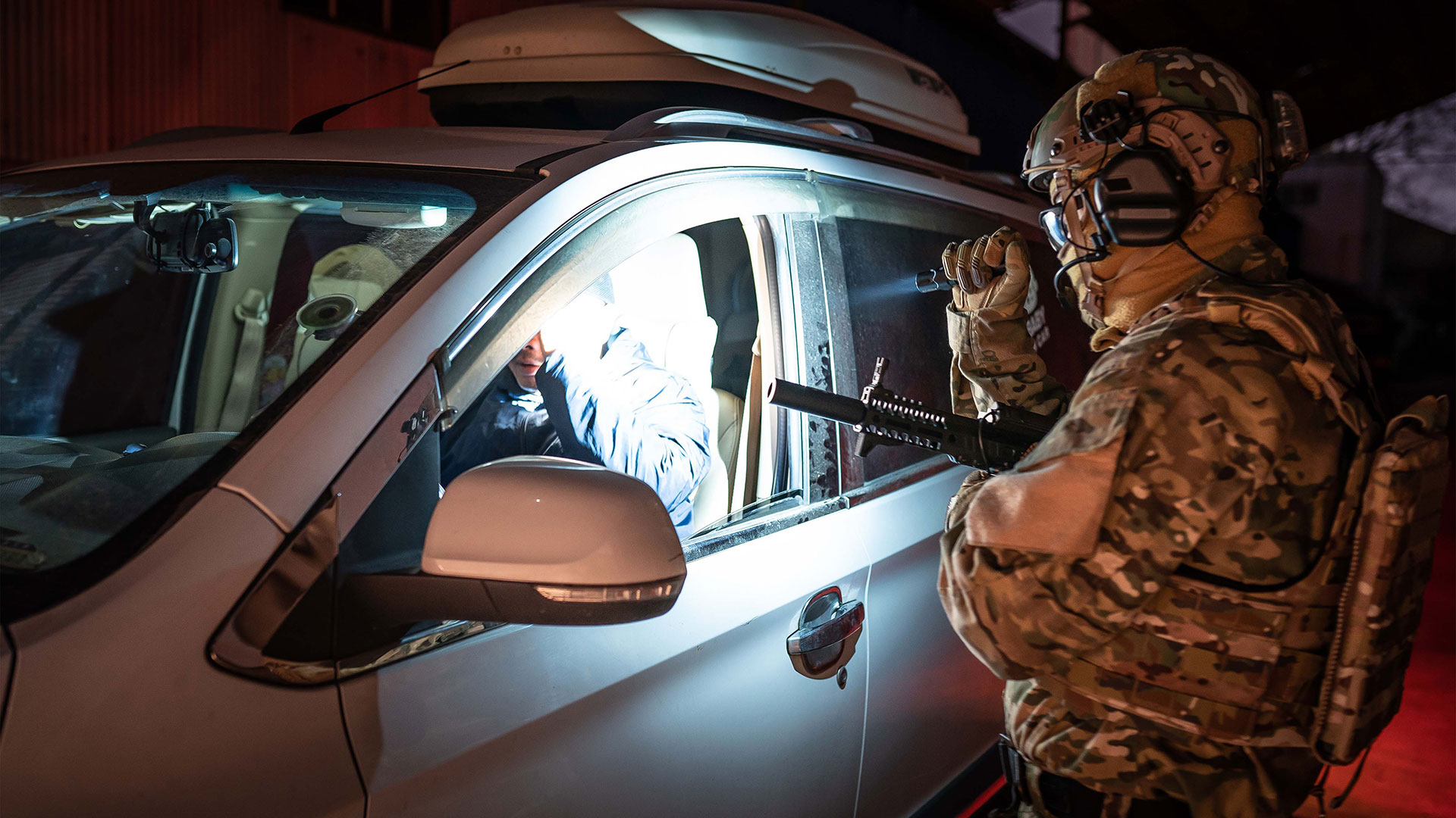 Lampe tactique puissante est suffisante pour les tâches administratives ou les patrouilles